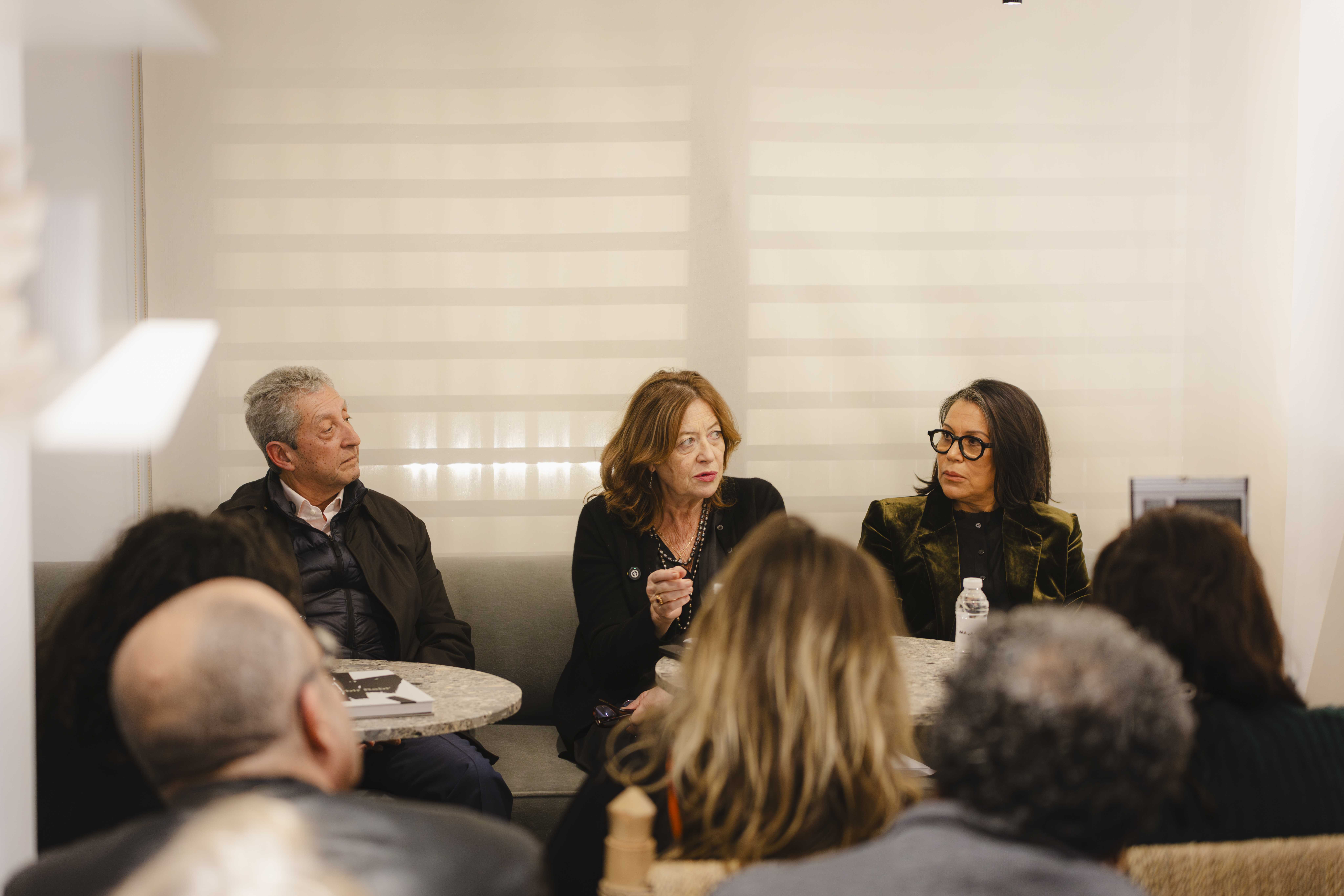 D'un trait intime - Conversation, signature de livre et vernissage