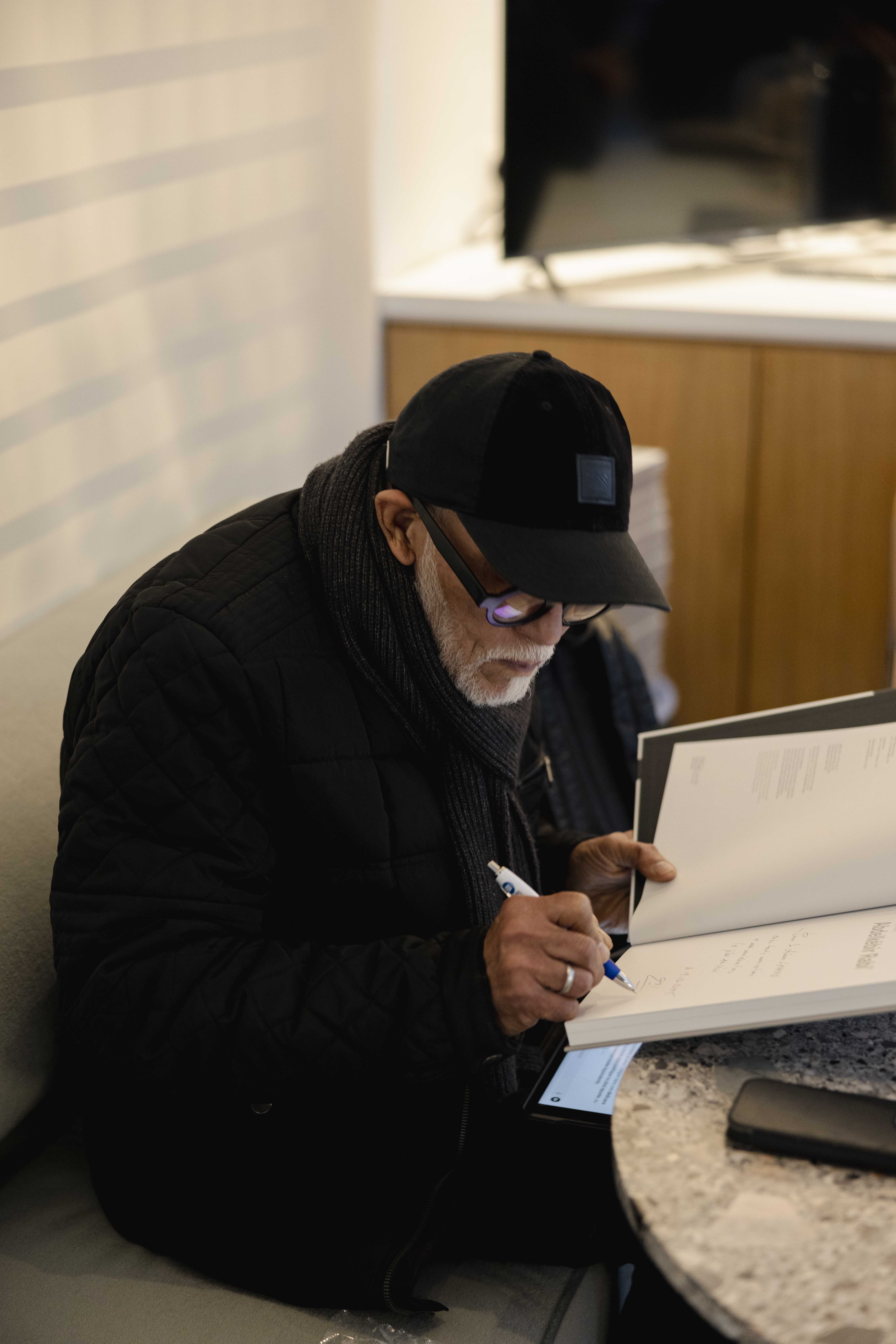 D'un trait intime - Conversation, signature de livre et vernissage